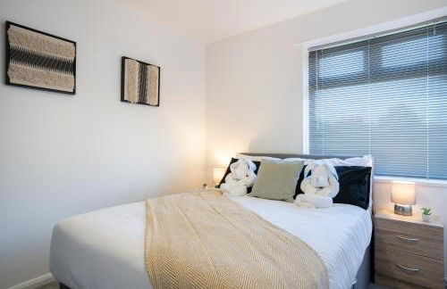 Modern - 2 Bed - Free Parking- by Holiday Homes - Foto 14