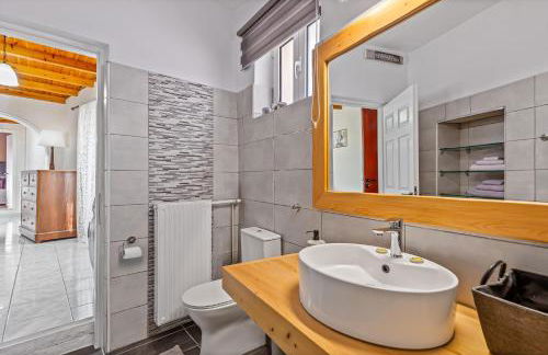 San Elias House - Photo 10