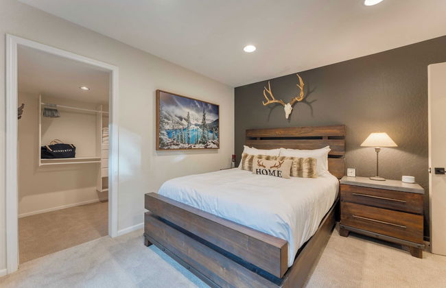 Westlake Cabin by Avantstay Hot Tub, Near Skiing, Walk to Restaurants & Lake! - Foto 19