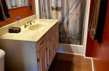 Cozy Cabin Rental and Cowboy Experience at a Tennessee Dude Ranch - Foto 23