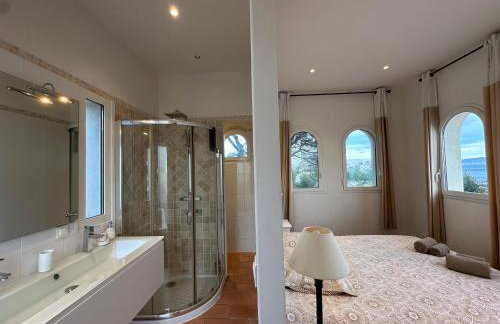La Roche Bleue - Villa de charme avec vue exceptionnelle bord de mer piscine privée jardin et terrasse - Foto 28