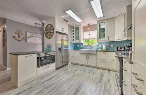 Canal-front Gem with Pool and Hot Tub in Anna Maria - Foto 6