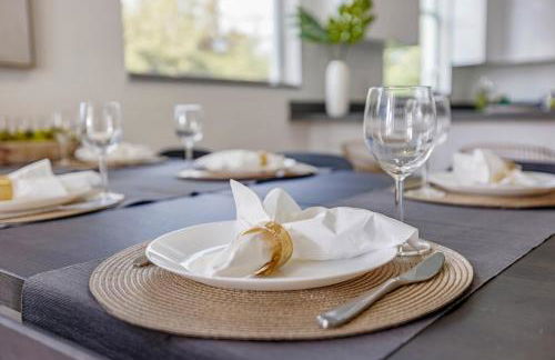 Up to 12 Guests! Modern villa near Wynwood - Photo 32