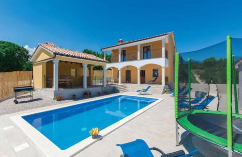 Villa in Skitaca with Pool and Sea Views - Photo 25