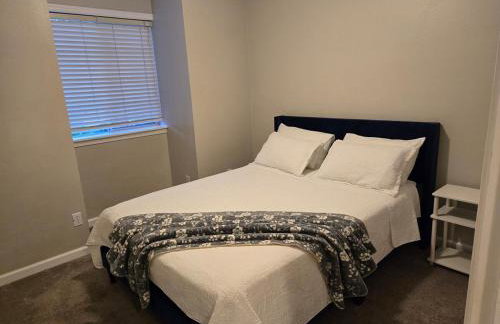 Spacious 5BR Walk to Wild Waves! - Foto 2