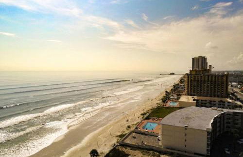 Paradise with Balcony Near the Action - Foto 11