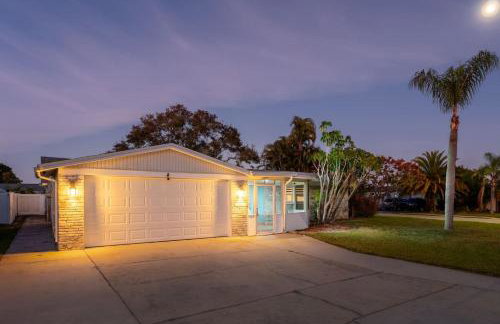 Home With Heated Pool Near Beaches - Foto 36