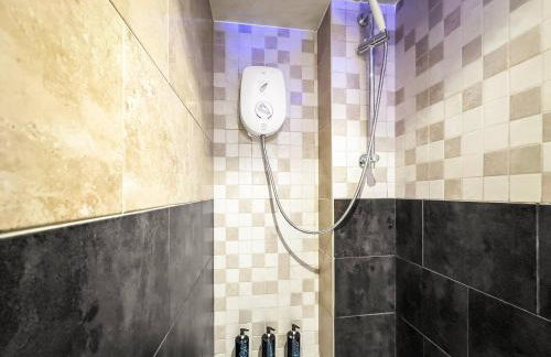 Private Spa Apartment in Maerdy Hot Tub & Sauna - Foto 12