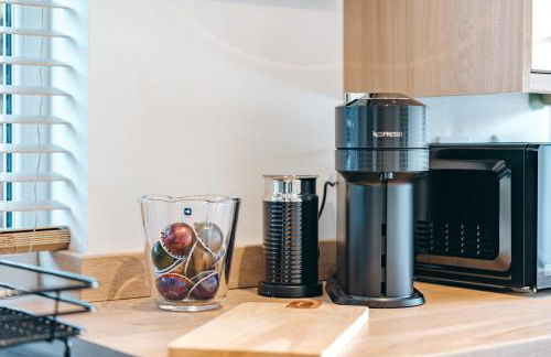 Quaint Georgian house with Parking & Huge Garden 10 mins walk from town - Photo 12