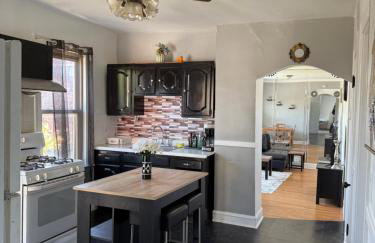 Free Parking! Private Rooftop! 3bd near downtown! - Photo 4