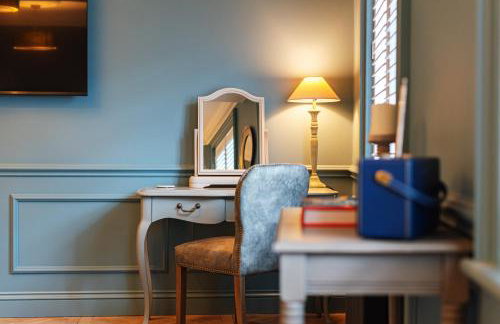 Central Whitchurch - Lowcross House Guest Bedroom 1 - Photo 12