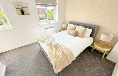Luxury 4 Bed House - Free Parking - Contractors - Relocators - Foto 22