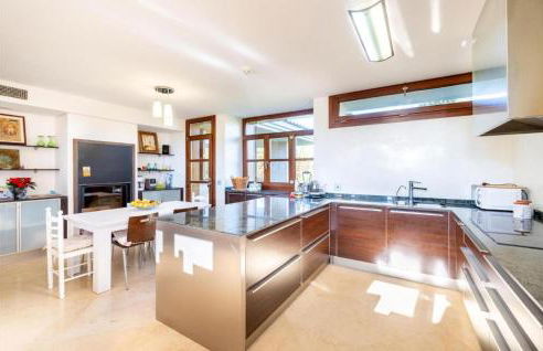 Villa de lujo con piscina, jacuzzi, jardín y terraza - Foto 22