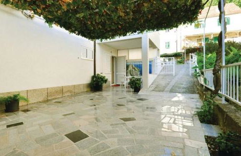 Apartment Mate - Photo 10