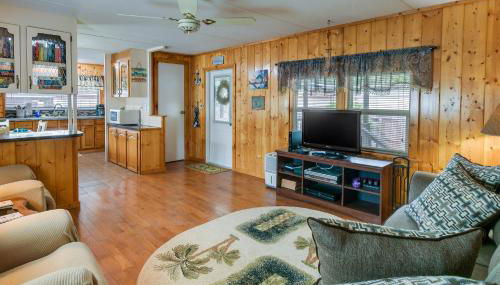 Satsuma Home with Fire Pit and Dunns Creek Access! - Photo 5