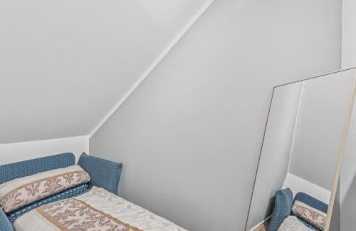 BAT Home Solutions Trierweiler - alles was ein Hotel nicht bietet - 5 Apartments 40 bis 120 qm für bis zu 29 Personen - 5-Raum-Apartment barrierefrei - 60 qm Balkon mit Blick bis Luxemburg - einzeln bis komplett buchbar - 3 Min zur A64 - Foto 34