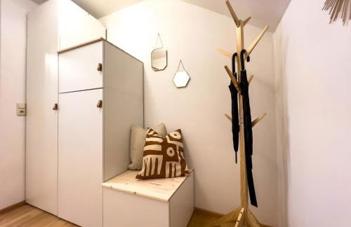 KUELhome - STYLISCHE ZENTRALE WOHNUNG MIT KÜCHE UND PARKPLATZ IN SEITENSTRAẞE - Foto 35