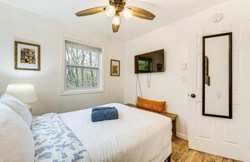 Deck, Fire Pit and Pool Access at Poconos Retreat! - Foto 19