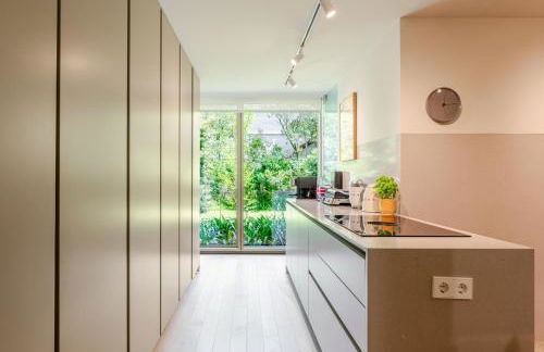 Grand Villa w/ Pool, Garden & Garage by HostWise - Foto 35