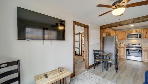 Hilltop Hideaway with Scenic Views and Hot Tub! - Foto 5