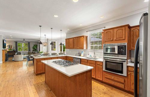 15 Minutes to Asheville! Spacious 7BR Luxury Home | Pool | Hot Tub | Game Room - Foto 25