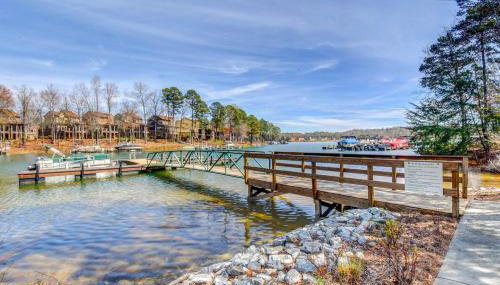 West Union Townhome with Patio and Lake View - Foto 3