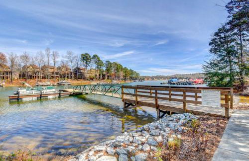 West Union Townhome with Patio and Lake View - Foto 3