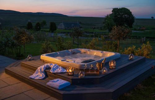 Kipney Farmhouse with hot tub - Photo 3