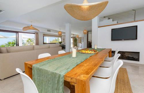 Modern Villa with Seaviews Sleeps 14 - Foto 19