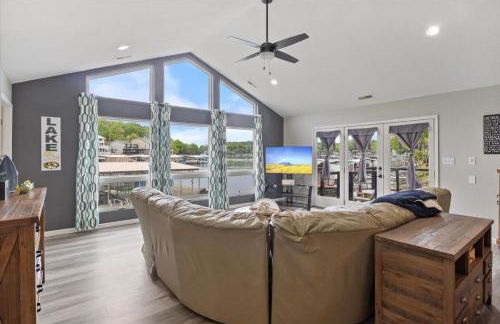 Beautiful Lake Front Home with Private Dock In Lick Branch Cove - Foto 8