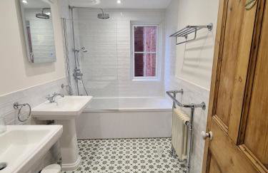 The Shrubbery-Superb Modern home-6 beds-sleeps 11 - Foto 21