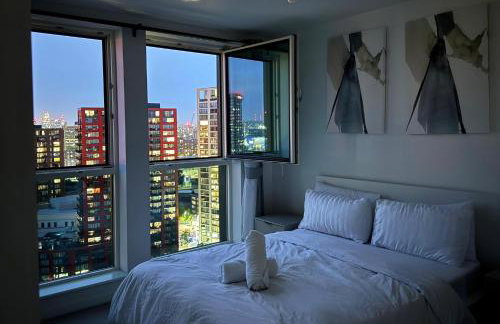 Penthouse with O2 Arena View, Free Parking & Portable AC - Photo 3