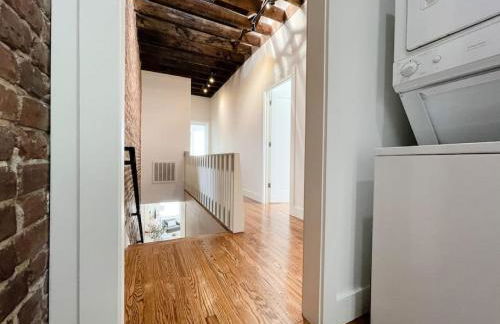 Historic 1900s Townhome with a Modern Flair - Foto 39