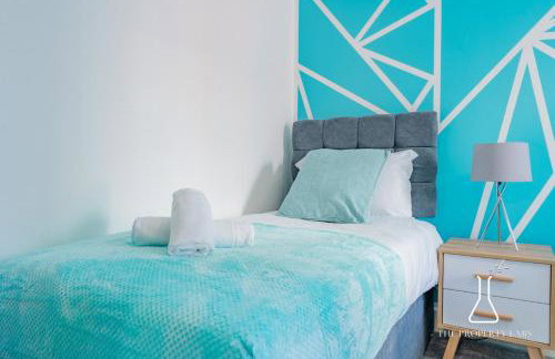 Luxury Birmingham City Centre Townhouse with BALCONY- Sleeps 10 - FREE Parking - Perfect for Contractors, Business Travellers, Families and other Groups - Near Bullring, Newstreet, Selfridges, NEC, NIA & Birmingham airport - Photo 39