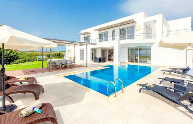 Sparkling Villa in Acrotiri with Private Pool near Sea Beach - Foto 1