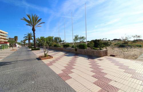 Global Properties, Apartamento con terraza y vistas a la piscina en Gran Canet - Photo 64
