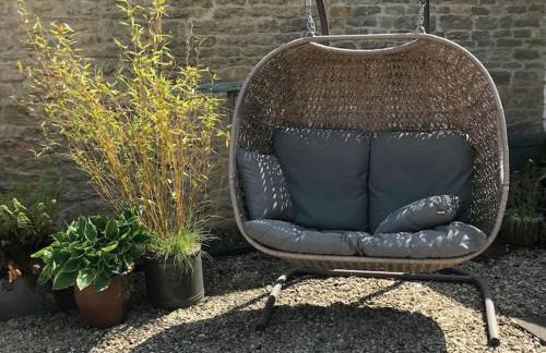 Beautiful Shepherd's Hut - Lois Weedon - Photo 13