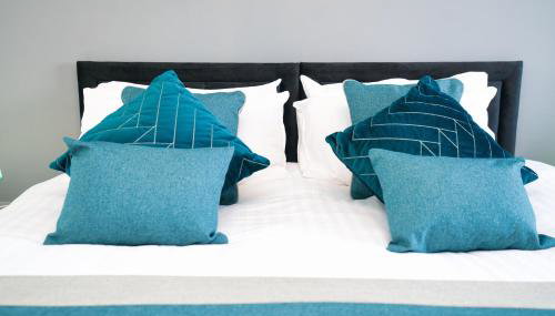 Milton Keynes new 5-Bedrooms 14guests Contractor family holiday Free Parking - Foto 5