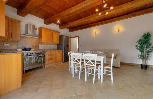 Private Pool & Jacuzzi with View by Host Hero - Foto 11