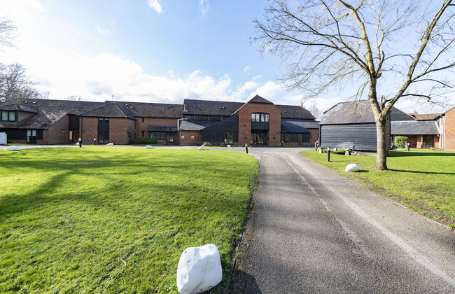 Charming 20-bed Self Contained Dwelling in Hook - Foto 1