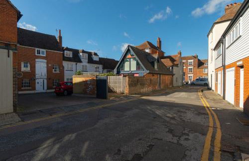 The Tudor Escape - 3 Bedroom House in Canterbury City Centre with Parking - Foto 48