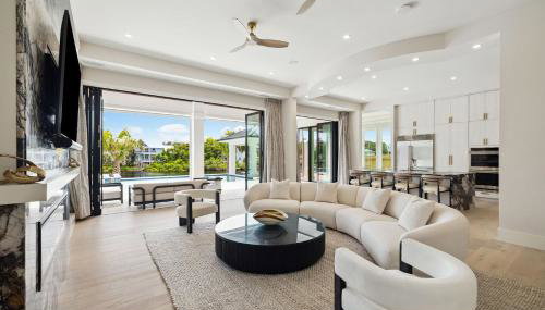 La Villa Nadia - Lakefront Luxury Vacation Rental in Destiny with Private Pool - Foto 1