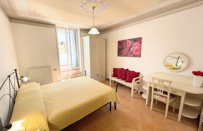 Central Spoleto Apartment With Large Sunny Terrace With Views - Photo 7