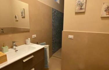 Bilocale di Prestigio a pochi passi a piedi dallo IEO 10 minuti in auto da HUMANITAS 15 minuti dal centro di Milano - Foto 10