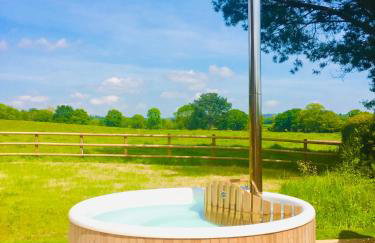 Deer Den timber clad cabin with hot tub, up private lane - Photo 3