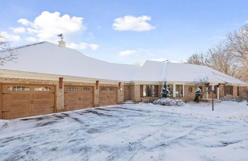 Luxe Long Lake Estate! Courts, Pool and Game Room - Foto 41