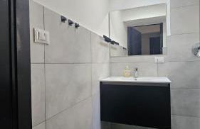 Modern Hillside Retreat with Panoramic Views - Foto 15