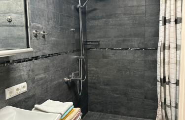 2 Zi Ferienwohnung mit schöner Aussicht und mit Balkon bis zu 5 Personen in Loßburg, Schwarzwald - Foto 11