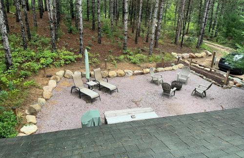 Cabin in the woods with fire pit and porch - Foto 55