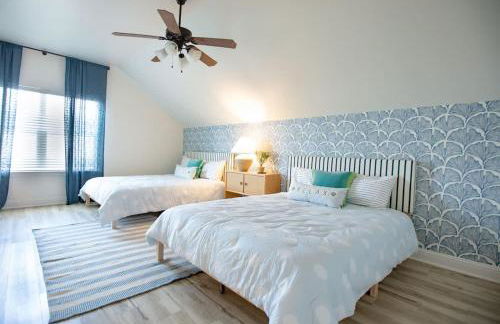 Spacious 4BR with Pool and Grill - Near Lakes and Harbor - Foto 11